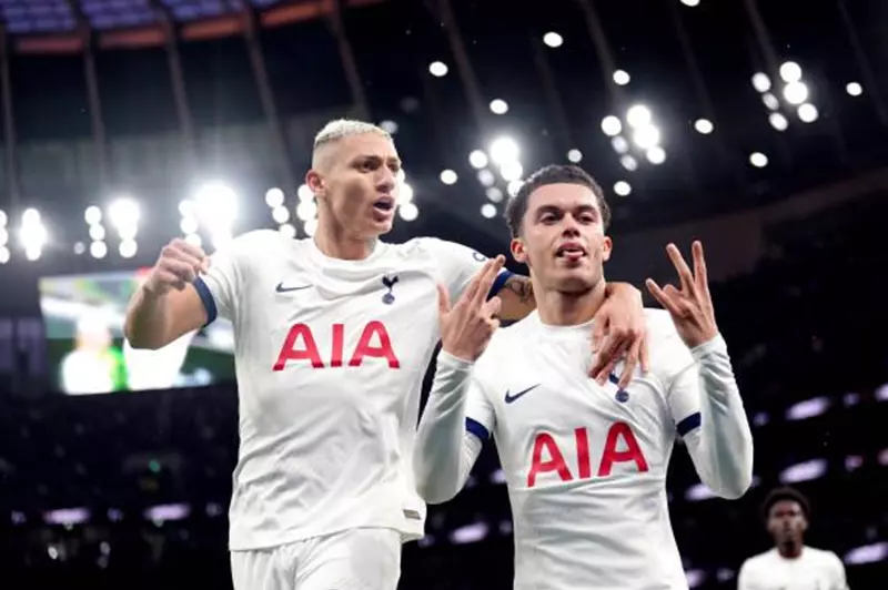 ريتشارليسون وبرينان جونسون